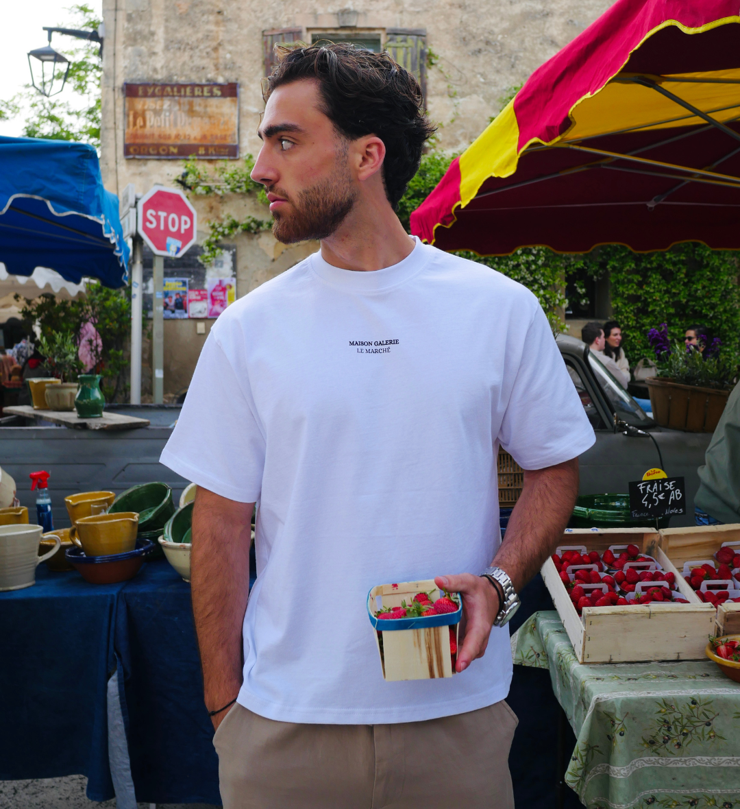 Le marché Tee White